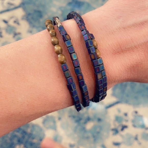 Iridescent Peacock & Wood Memory Wire Wrap Bracelet - Handmade Boho - Picture 11 of 15